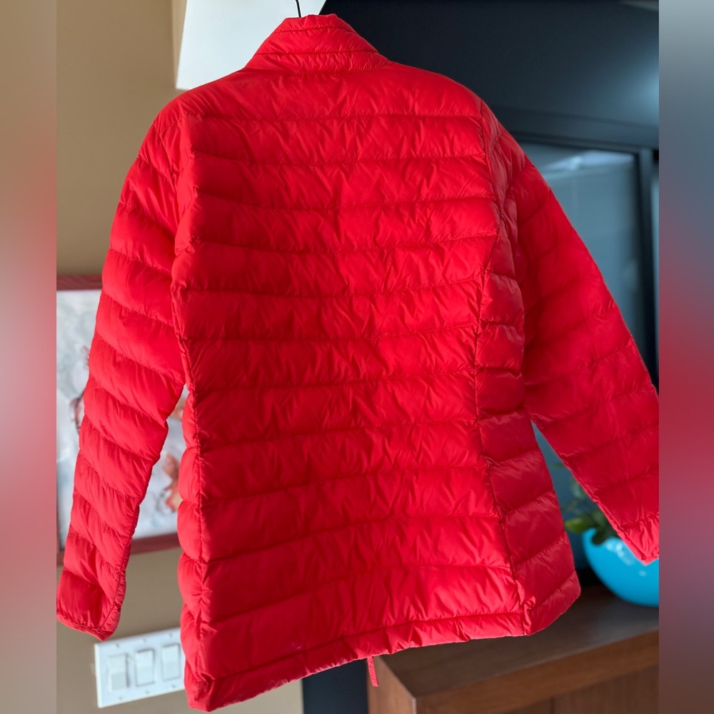 Nearly Brand New Packable Puffer in Red - Picture 5 of 6